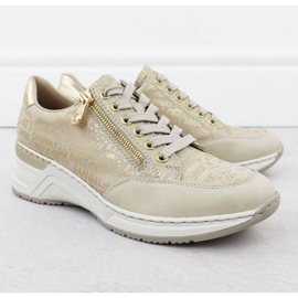 Zapatillas de deporte en una cuña rieker n4316 zlotys dorado 28