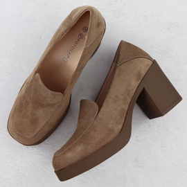 Potocki resaltando zapatos en SZ12547 WOL288B 10