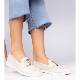 Mocasines de mujer beige con una elegante decoración 1