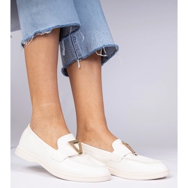 Mocasines de mujeres blancas con una elegante decoración blanco 1