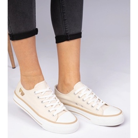 Zapatillas beige clásicas de zapatillas 2
