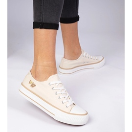 Zapatillas beige clásicas de zapatillas 4