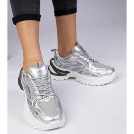 Zapatillas de deporte de Silver Sports en una suela masiva plata 2