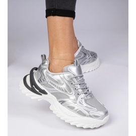 Zapatillas de deporte de Silver Sports en una suela masiva plata 3