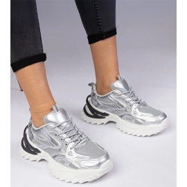 Zapatillas de deporte de Silver Sports en una suela masiva plata 1