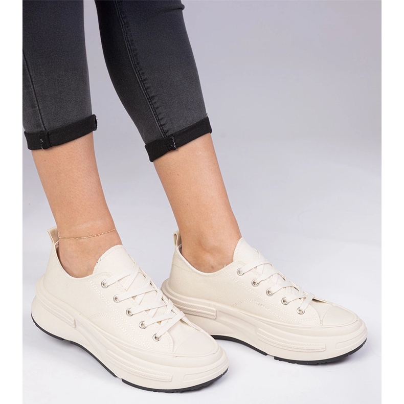Zapatillas de deporte de material para mujeres beige 1 Zapatillas de deporte de material para mujeres beige 1