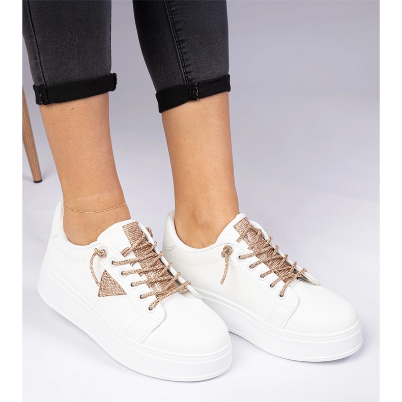 Zapatillas de deporte blancas con circones de champán blanco 1 Zapatillas de deporte blancas con circones de champán blanco 1