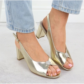Sandalias femeninas en el Jezzi Golden Metálico Post 6985 dorado 3