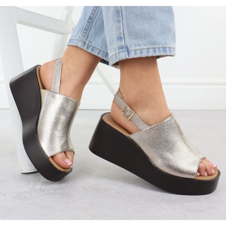 Sandalias de mujeres en la plataforma Golden Jezzi 24130 dorado 1