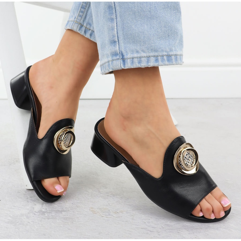 Zapatillas en el pilar negro con decoración jezzi 214 1