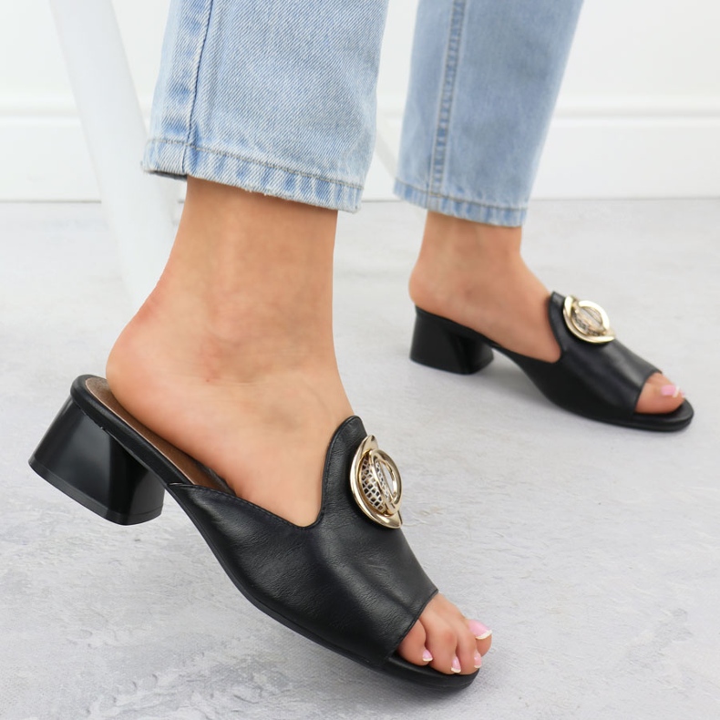 Zapatillas en el pilar negro con decoración jezzi 214 2