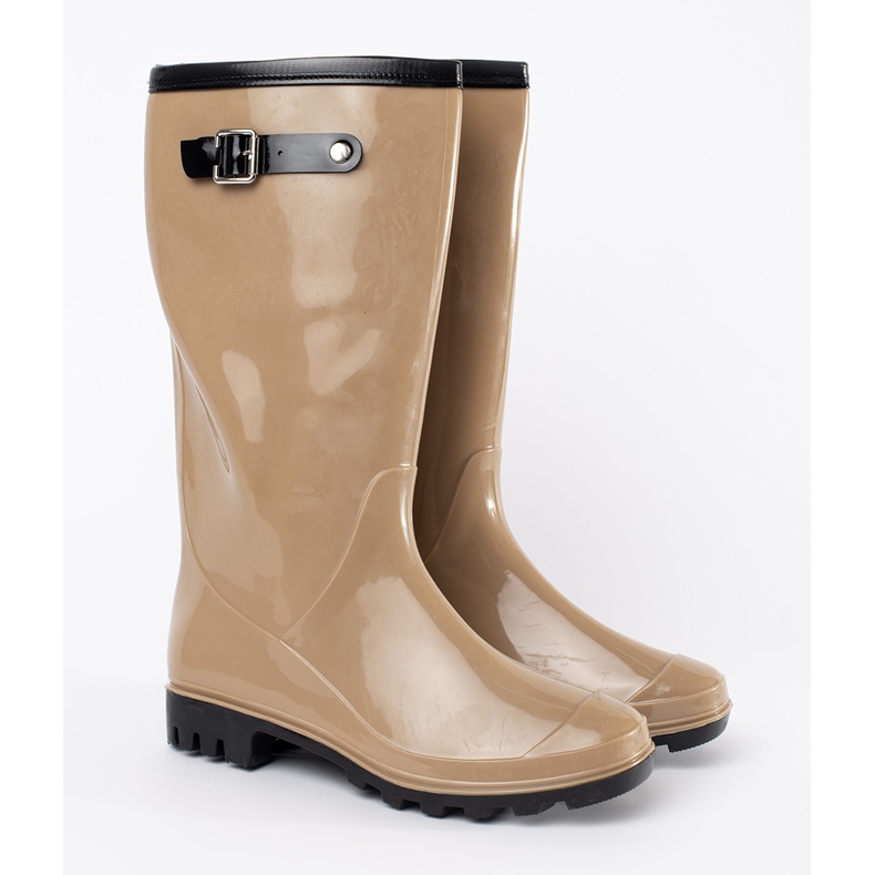 Galoshes de mujer lacados en color beige 2