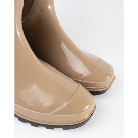 Galoshes de mujer lacados en color beige 4