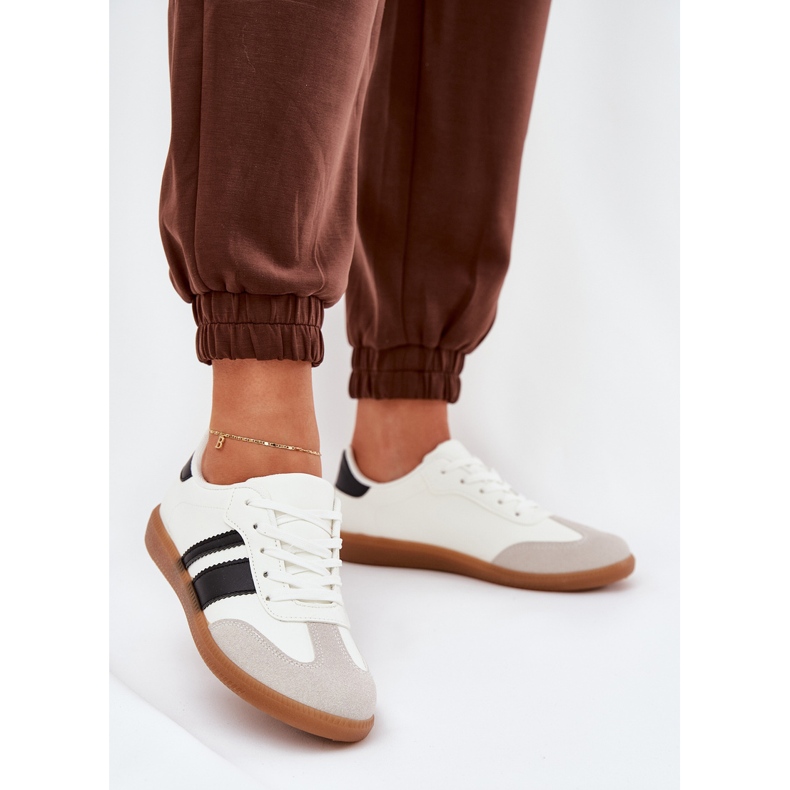 Zapatillas de deporte para mujeres bajas con cuero ecológico blanco 2