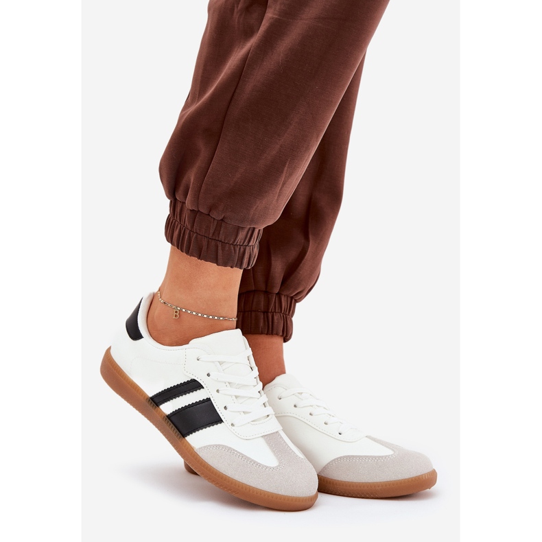 Zapatillas de deporte para mujeres bajas con cuero ecológico blanco 1 Zapatillas de deporte para mujeres bajas con cuero ecológico blanco 1