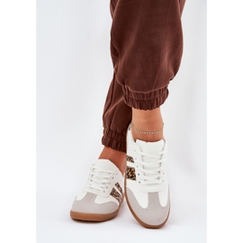 Zapatillas de deporte para mujeres bajas con estampado de leopardo de cuero ecológico blanco 2 Zapatillas de deporte para mujeres bajas con estampado de leopardo de cuero ecológico blanco 2