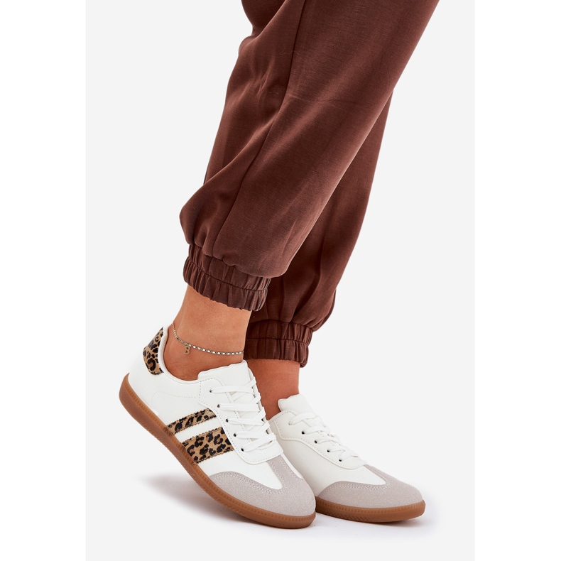Zapatillas de deporte para mujeres bajas con estampado de leopardo de cuero ecológico blanco 1 Zapatillas de deporte para mujeres bajas con estampado de leopardo de cuero ecológico blanco 1