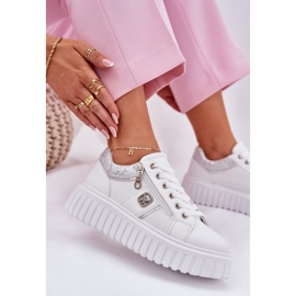 Zapatos deportivos femeninos en la plataforma con cuero ecológico blanco 6