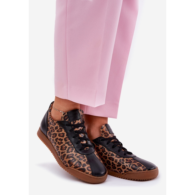 Zapatos deportivos de cuero para mujeres en leopardo estampado Laura Messi 2935 Brown marrón 1