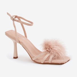 Sandalias de mujer en un alfiler con plumas beige 4