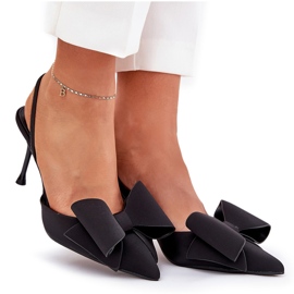 Tacones altos con tacones desnudos y un arco negro 10
