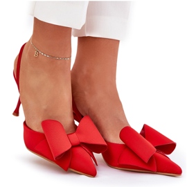 Tacones altos con tacones desnudos y un arco rojo 8