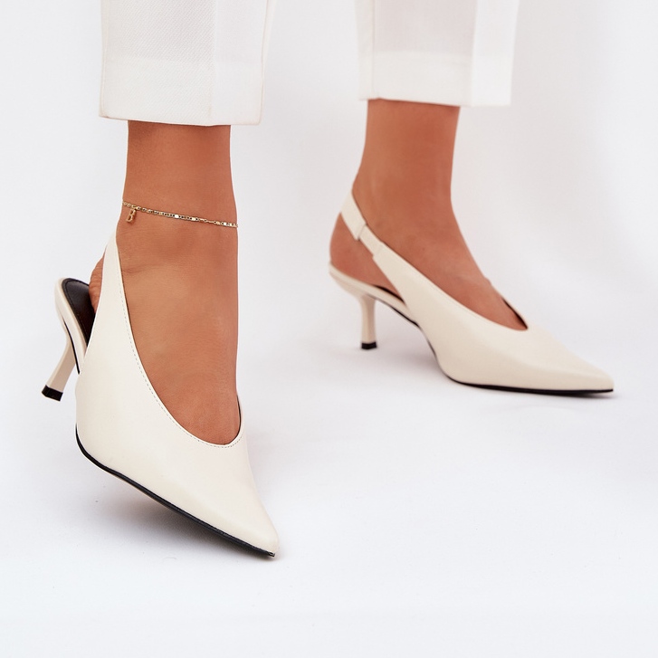 Tacones altos con un ecru ecru ecru al aire libre blanco 2