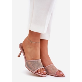 Chanclas decoradas en el alfiler de champán dorado 1