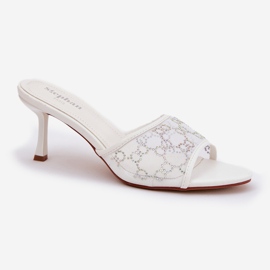 Chanclas decoradas en el talón alto blanco 4