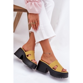 Zapatillas para mujeres en la plataforma y tacones enormes amarillos 5