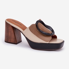 Chanclas de mujeres con un tacón azul oscuro beige 4