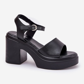 Sandalias de mujeres en una publicación y plataforma masiva con negro de cuero 4