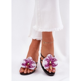 Chanclas para mujeres en un alfiler con una flor artificial negra negro 5