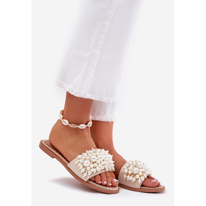 Chanclas planas para mujeres con cuentas decorativas beige 1