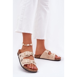 Zapatillas para mujeres en una suela de corcho con hebillas y alfileres beige 2