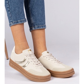 Zapatillas beige zapatillas para mujeres con una adición dorada 1
