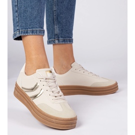 Zapatillas beige zapatillas para mujeres con una adición dorada 3