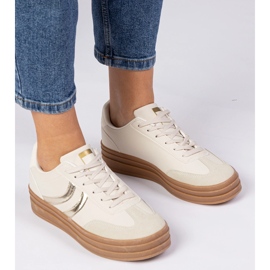 Zapatillas beige zapatillas para mujeres con una adición dorada 4