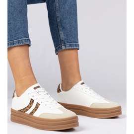 Zapatillas blancas zapatillas para mujeres con accesorio de leopardo blanco 1
