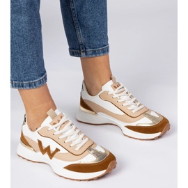 Zapatillas de deporte para mujeres blancas con un accesorio de leopardo blanco 3