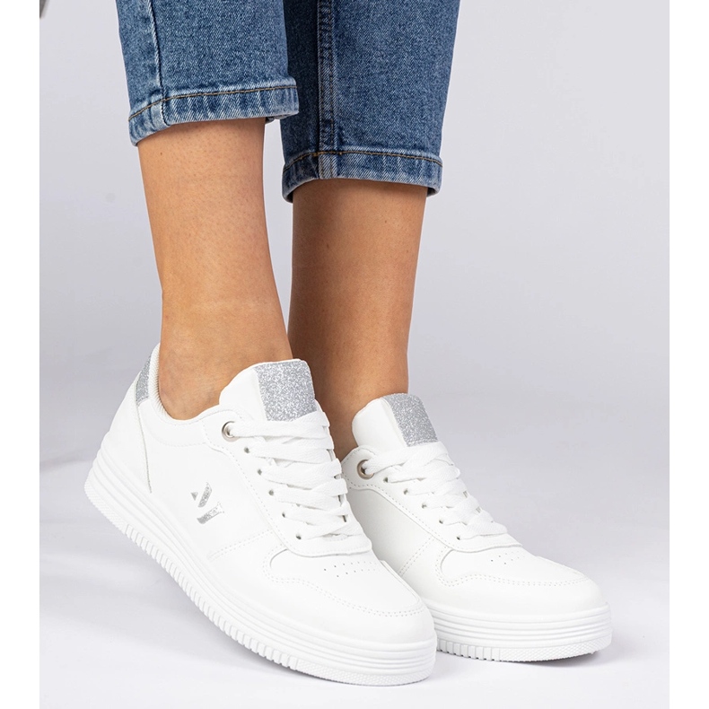 Zapatillas blancas para mujeres con brillo plateado blanco 1