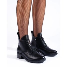 Elegantes botines negros de mujer. 2