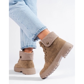 Botas de mujer beige con forro de piel de oveja. 2