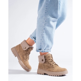 Botas de mujer beige con forro de piel de oveja. 3