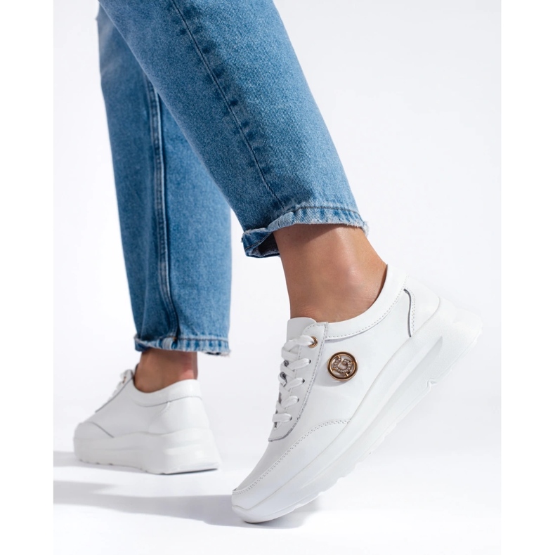 Zapatillas deportivas de piel blanca. blanco 1