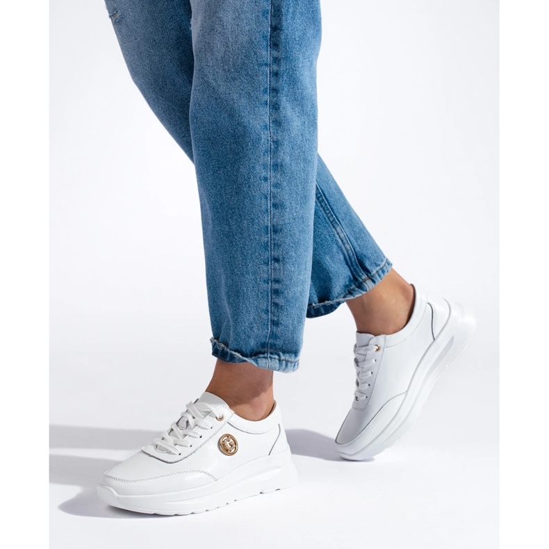 Zapatillas deportivas de piel blanca. blanco 2