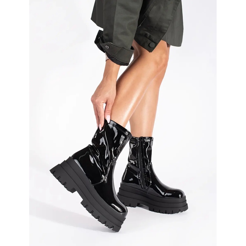 Botines negros charol con plataforma alta 1