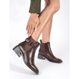 Botas Chelsea de mujer marrones con hebilla y tacón alto marrón 1