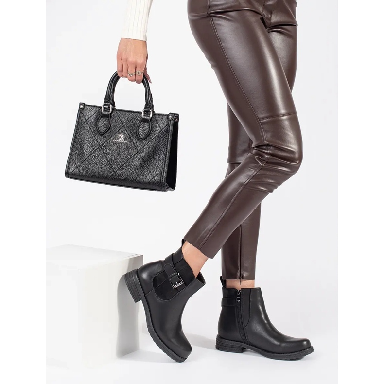 Botines de mujer negros con hebilla y tacón bajo. 2