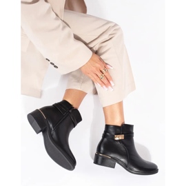 Botines de mujer negros con elementos dorados. 3